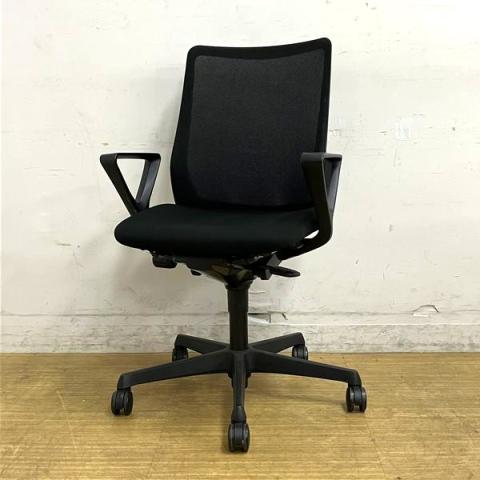 オカムラ　フルーエント　肘付きローバックモデル　背メッシュ　デザインアーム（固定肘）　ブラック×ブラックフレーム【愛知・名古屋・豊田・静岡・浜松】