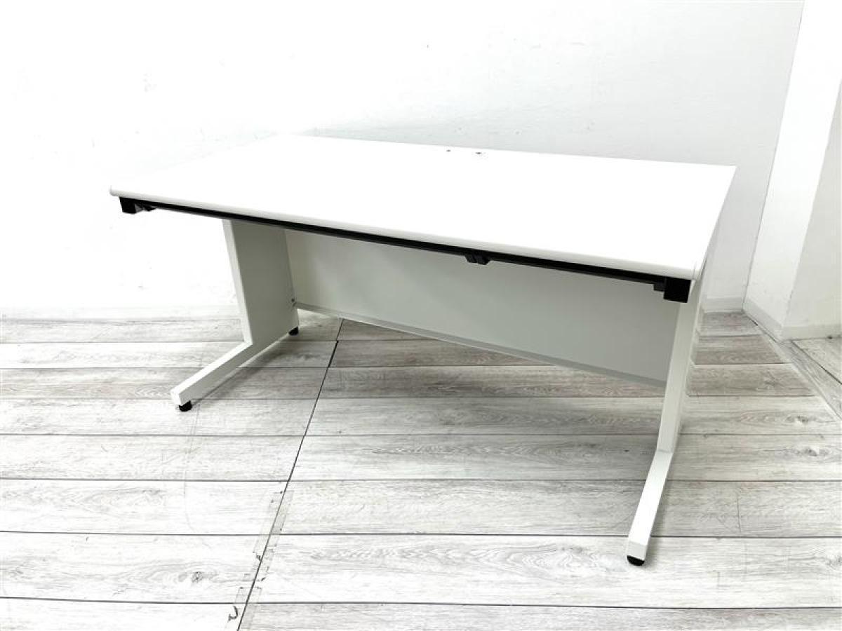 横幅1400ｍｍサイズの人気商品！定番で比較的安価な平机が入荷！
■プラス/フラットライン/ホワイト
                        フラットライン
                                    中古
            