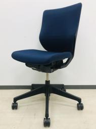 姿勢の変化をサポート！操作レスで体格にマッチする定番チェア
■イトーキ/エピオス（epios）/ネイビーブルー　肘無し　ローバック　■背面クロス