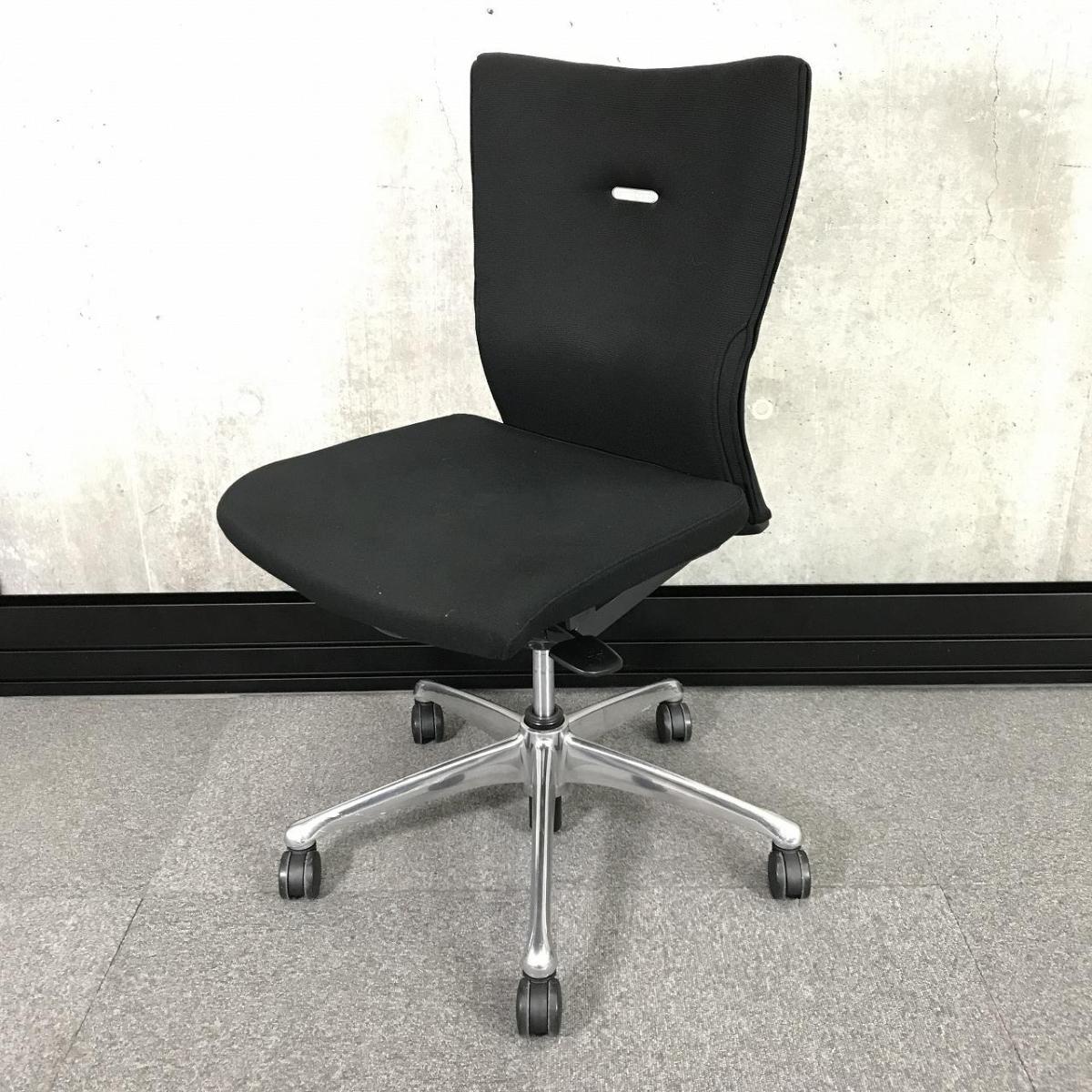 【背あてのしなやかな曲線が背中にフィット！】【快適な座り心地に高級感のあるデザインが人気！】■オカムラ(okamura)製　フィーゴ(feego)チェア　肘無し　ミドルバック　■サイドファスナータイプ　■ブラック【弊社使用欄：A01050268 K】
                        フィーゴ サイドファスナー
                                    中古
            