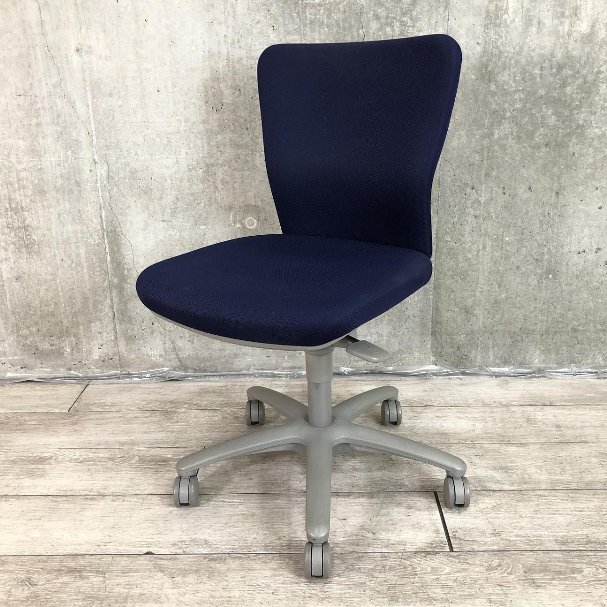 【長年愛されるロングセラー商品！厚めのクッションで疲れにくい！】■オカムラ（okamura）製　カロッツァ（Carrozza）チェア　肘無し　ローバック　■ダークブルー×グレーシェル
                        カロッツァチェア
                                    中古
            