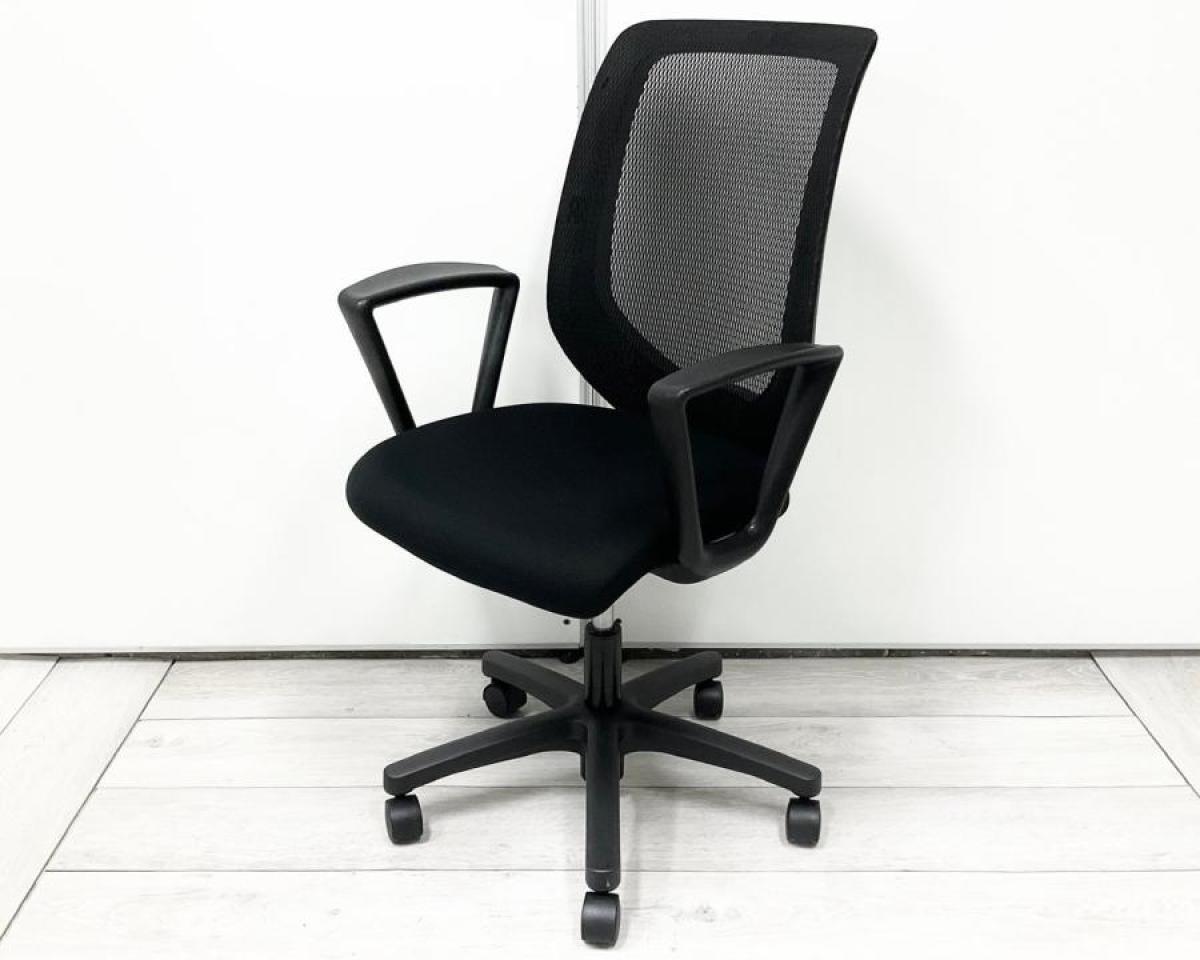 固定肘付きで姿勢が安定し、日常業務をしっかりサポート。シンプルで扱いやすく、幅広いオフィスに馴染む大人気モデルです。コストと使い勝手のバランスを重視する方に/オススメ(おすすめ) /人気商品【弊社使用欄：A01052563】ITOKI/イトーキ 　colt/コルト
                        コルト
                                    中古
            