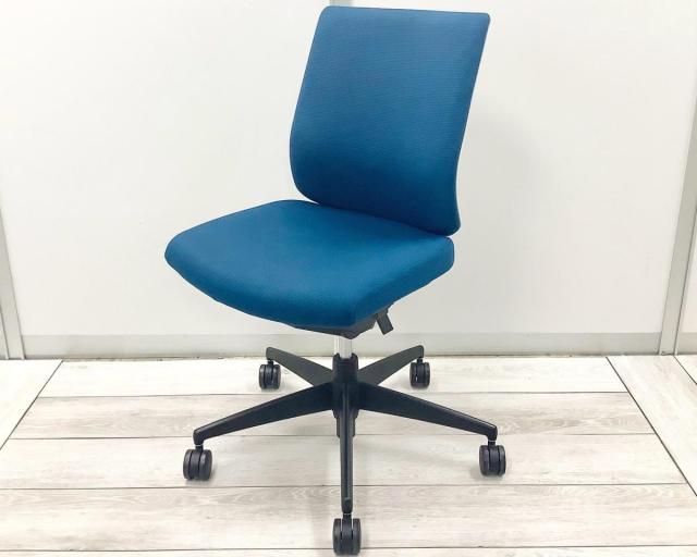 【オフィスの王道！】【納得の座り心地！魔法のように売れ続けている定番のオフィスチェア！】■コクヨ（KOKUYO）　ウィザード2（wizard2）チェア　肘無し　ローバック　■ランバーサポート付き　■プルシアンブルー ×ホワイトシェル 【弊社使用欄：A01046866】