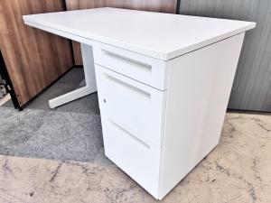 【一番使用されているサイズの片袖机】■ウチダ　スカエナ　片袖机　W1200×D700㎜　■シリンダー錠　■ホワイト