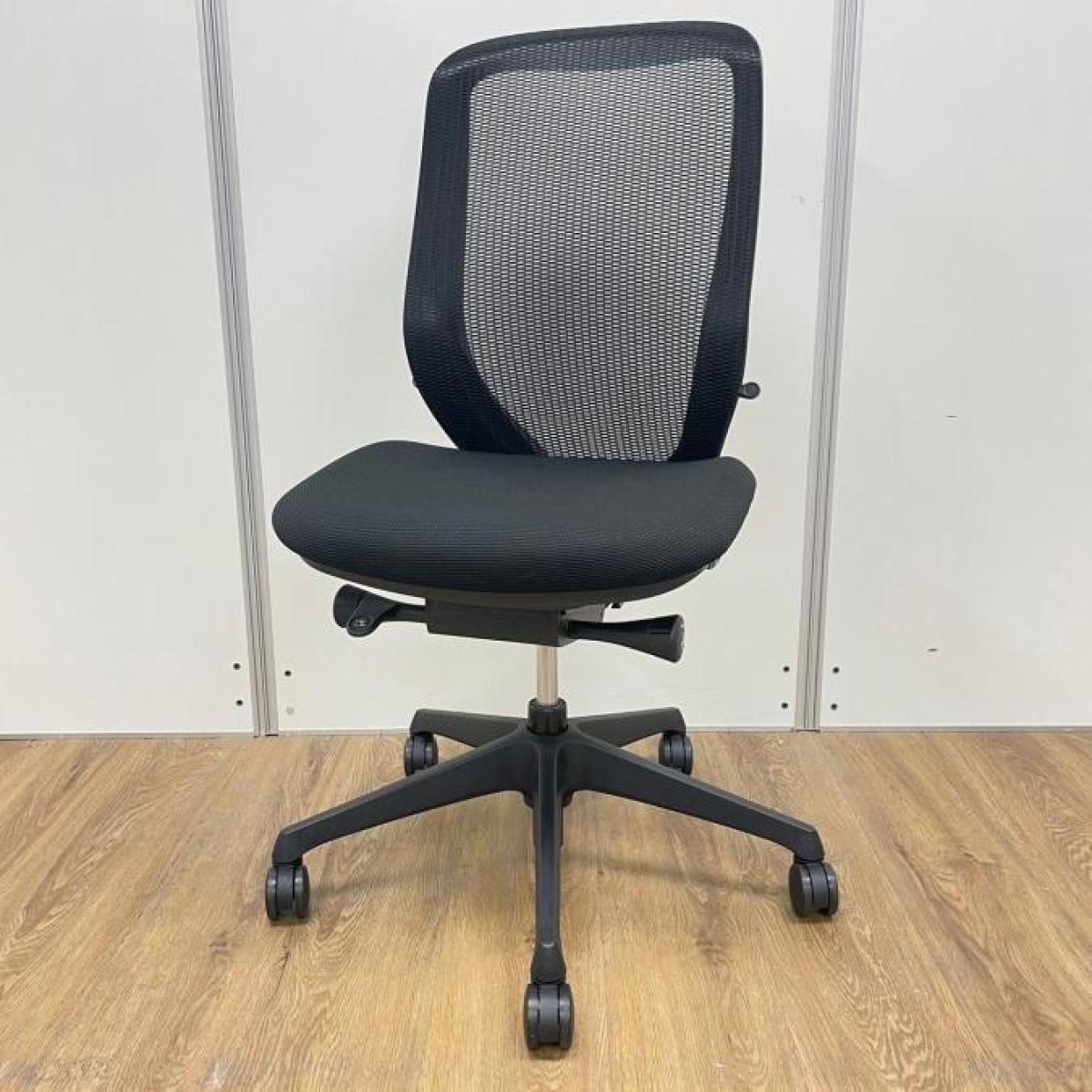 オカムラ製　シルフィー　ブラック　ブラックフレーム　肘無し　ハイバック　背もたれメッシュ　前傾　樹脂脚　リモートワーク　在宅　個人　高級チェア　前傾姿勢の代名詞前　　テレワーク用　三次元曲面が身体にフィット・まるで手を添えて包み込まれるような優しい座り心地！　肘無しハイバックチェア！！
                        シルフィーメッシュ
                                    中古
            