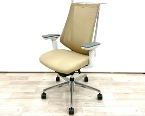 ■KOKUYO/コクヨ　■デュオラメッシュ　■カラー：ベージュ　■肘付き/可動肘　■ハンガー付き　■背面/メッシュ　■脚ポリッシュ　■オススメ/人気/定番商品　【弊社使用欄：A01047588】