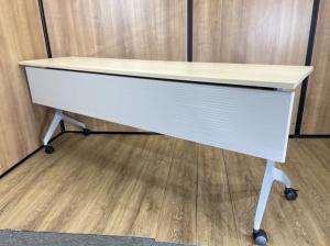 ☆W1800×D450mm！【スタイリッシュなデザイン！】■ウチダ　平行スタックテーブル　ナチュラル木目　幕板付き　■フレキシブルにご利用頂ける！折りたたみテーブル！【UCHIDA　Paragraph】