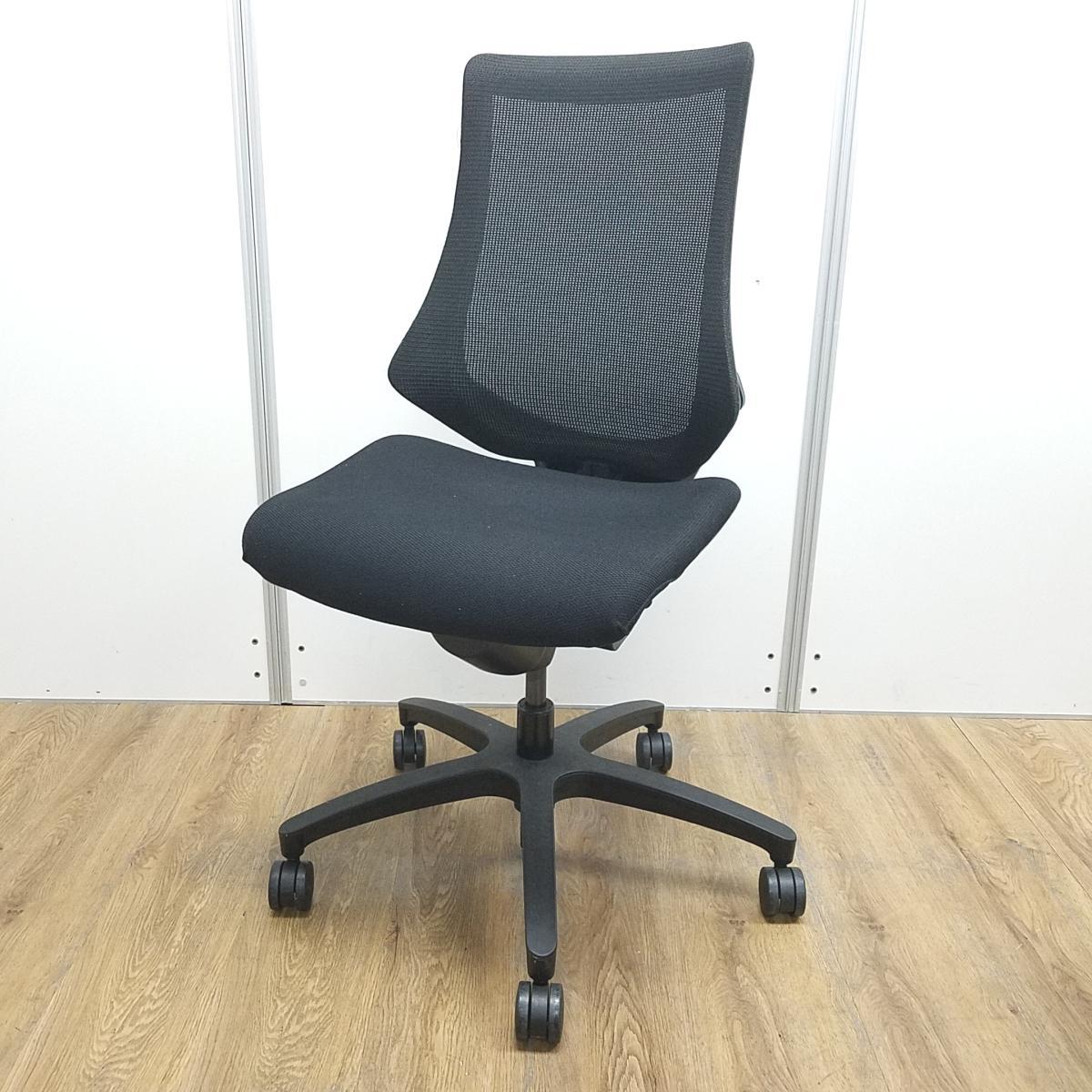 【肩から腕を開放する美しいフォルム！】■イトーキ製　エフチェア　ブラック　背面メッシュ　■姿勢の変化にフレキシブルに対応！【ITOKI　fチェア】
                        エフメッシュ
                                    中古
            