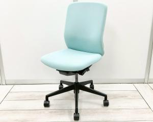 【優しい色合いで落ち着いた職場に】 ■ウチダ　クレネチェア　肘無　ライトブルー　ホワイトフレーム　■長時間のデスクワークにもオススメ！しっかりクッションで調整機能も充実！【UCHIDA　KRENE】