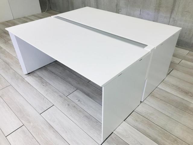 【倉庫在庫品】コクヨ製・『ワークヴィスタ』入荷!!【W1400】タイプ！2人使用で、一人使用サイズがw1400で使用でき広々お使い頂けます。解放感とコミュニケーションをアップさせてくれるデザイン！2人一組でチーム席としてのご使用も！！清潔感のあるオールホワイト！オフィスバスターズ