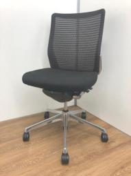 【西】～長時間の仕事が“軽くなる”。スマートメッシュチェアで快適オフィスへ～【オカムラ】【コーラル】【背面メッシュ】【ブラック】【チェア】【椅子】【イス】【事務椅子】【デスク】【机】【書庫】【書棚】【棚】【ラック】【収納】【格安】【安い】【メーカー】【レイアウト変更】【模様替え】【福岡オフィス家具】【福岡中古家具】【中古事務什器】【中古チェア】【中古椅子】