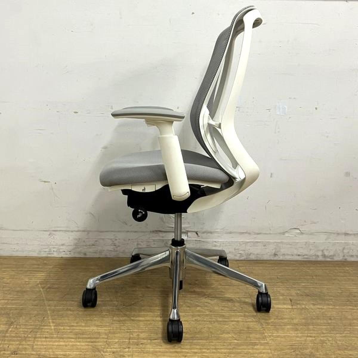 中古】シルフィーメッシュ C685BW FMR3 オカムラ/okamura 肘付