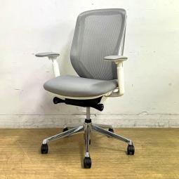 【新年に向けての自己投資にいかがでしょうか?】◆オカムラ/シルフィー ハイバック ライトグレー《オフィスバスターズ福岡博多店は、福岡を拠点として、日本全国へ中古オフィス用品・オフィス家具を提供しております》