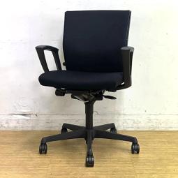 【ランバーサポート付きの高コスパチェアが1脚入荷！】◆オカムラ/エスクード　ローバック　固定肘《オフィスバスターズ福岡博多店は、福岡を拠点として、日本全国へ中古オフィス用品・オフィス家具を提供しております》