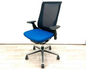 【在庫入替セール品】■コクヨ（KOKUYO）　■インスパイン（INSPINE）　■背面：ブラック/座面：ブルー　■ハイバック　■肘付き/可動肘　■背面/メッシュ　■ランバーサポート　■オススメ/人気/定番商品【弊社使用欄：A01024584】【KN】