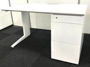 【スタイリッシュなデザイン！】■オカムラ製　片袖デスク　W1400mm　ホワイト　■プロユニット（ProUnit）シリーズ