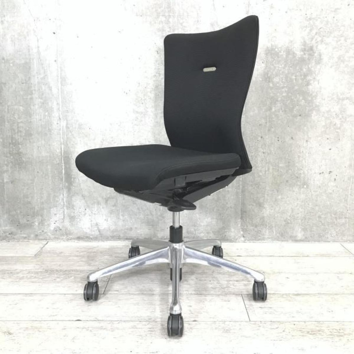 【背あてのしなやかな曲線が背中にフィット！】【快適な座り心地に高級感のあるデザインが人気！】■オカムラ（okamura）製　フィーゴ（feego）チェア　肘無し　ミドルバック　■サイドファスナータイプ　■ブラック
                        フィーゴ サイドファスナー
                                    中古
            