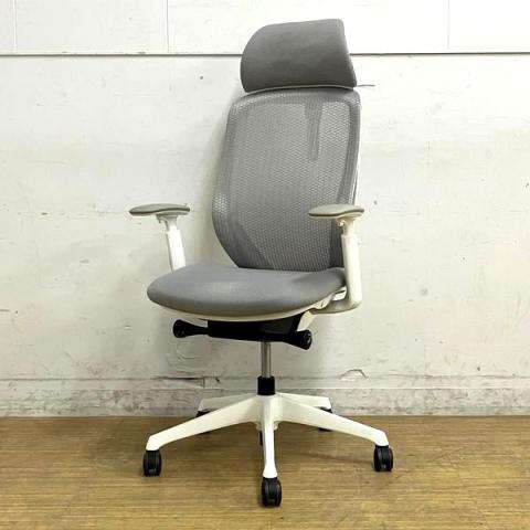 【2018年製】オカムラ　シルフィーチェア　エクストラハイバック（メッシュ）　アジャストアーム　ライトグレー×ホワイト　コートハンガー付き　前傾機能搭載でデスクワークが快適に