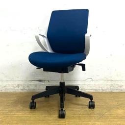 コクヨ　ピコラ　ローバックモデル　プルシアンブルー×ブラックフレーム　軽やかな空間を演出するスマートなデザイン　コンパクトで女性にもおすすめ