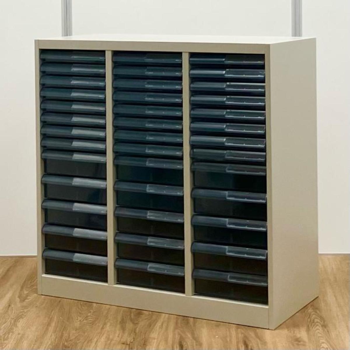 【限定1台！】コンパクトなクリスタルトレーキャビネットが入荷！(浅型8段+深型5段)×3列の計39段！
■コクヨ/書類整理庫シリーズ/ナチュラルグレー
                        その他シリーズ
                                    中古
            