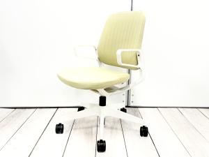 【柔らかく優しい座り心地！】おしゃれなデザインで様々な空間にフィット！
■イトーキ/レヴィ（levi）/アッシュイエロー