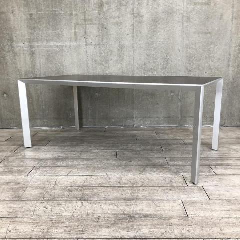 重厚感のある人気のダークブラウンテーブルが入荷！4～6人での会議テーブルにおすすめ！
■内田洋行/アルコット/ブラウン　横幅1800㎜奥行900㎜