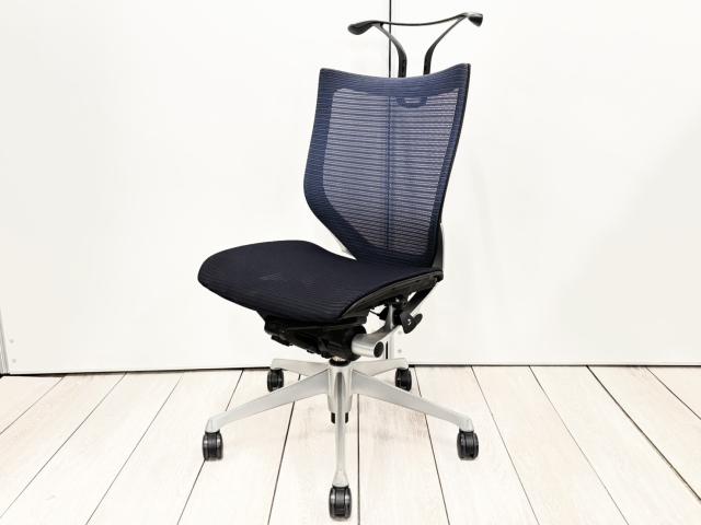 【座面新品に付け替え済み！】ワンランク上の快適チェア！オールメッシュ仕様の大人気高級チェアが入荷！
■オカムラ/バロンチェア（Baron）/背面：ミディアムブルー/座面ダークブルー