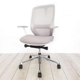 【前傾姿勢の代名詞】オカムラ社シルフィーチェアが尼崎店限定販売！中古　高級チェア　前傾姿勢　ライトグレー　メッシュチェア　ハイバックチェア　オフィスチェア　テレワーク用　ハンガー付　デザインアーム　※実物はランバーサポートが付属しておりません。　【AD】