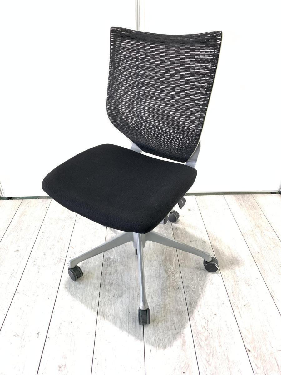 ■オカムラ製　　肘無しバロンチェア　ローバック　ブラック　ホワイトフレーム【AD】
                        バロンチェア
                                    中古
            