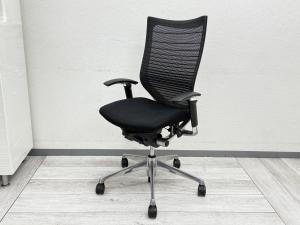 【メッシュチェア】■オカムラ（okamura）製　バロン（Baron）チェア　肘付き　ハイバック　背面メッシュ　■可動肘　■色：ブラック