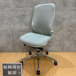 【南】オカムラ製の大人気オフィスチェア【シルフィー/ライトグレー色/肘無仕様】が入荷しました！　＊熊本市で、中古オフィス用品・オフィス家具をお探しなら「オフィスバスターズ熊本サテライト店」へ＊※サテライトは商談スペースのみの為、在庫は福岡の在庫を掲載しております。商品につきましてはお電話にてお問い合わせください。＊