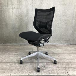 【ベストなポジションが得られる先進設計！長時間の着座でも疲れにくいサポート感！】■オカムラ(okamura)製　バロンチェア(Baron)　肘無し　ローバック　背・座面メッシュ　■ランバーサポート付　■ブラック【2509】弊社使用欄【A01034529】