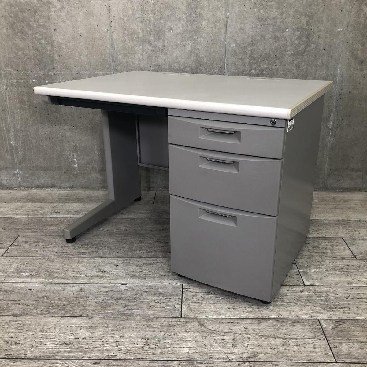 【在庫セール品・4台限定】【T1】■イトーキ（ITOKI）製　CZNシリーズ　片袖机　W1000㎜　■グレー　■シリンダー錠【幅1000㎜のコンパクトタイプ！使い勝手の良い３段収納の片袖机！】
                        CZN デスク
                                    中古
            