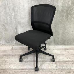 【快適な座り心地を追求して新たに開発された最新メカニズム！ワンランク上の座り心地！】■ウチダ(UCHIDA)製　エルフィ(Elfie)チェア　肘無　ミドルバック　背面メッシュ　■ジェットブラック【弊社使用欄：A01042365】