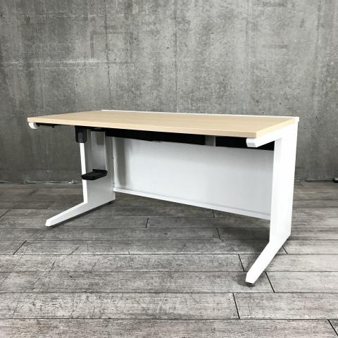 【ゆとりのあるワークスペースで作業効率アップ!】■オカムラ(okamura)製 アドバンス(ADVANCE)シリーズ 平机 引き出し無し W1400×D700×H720mm ■PCホルダー付き ■ホワイト/天板:ナチュラル木目調【弊社使用欄:A01048160】