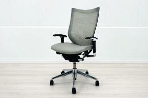 オカムラ　バロンチェア　ハイバック　可動肘　ブラック×ポリッシュ脚　背メッシュ　座クッション　人気チェアが入荷