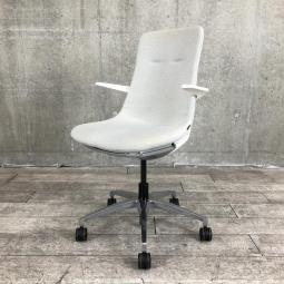 レア/希少/人気　イトーキ(ITOKI)製　モーブ(MOVU)チェア　肘付き　ミーティングチェア　■固定肘　■グレー×ホワイトシェル