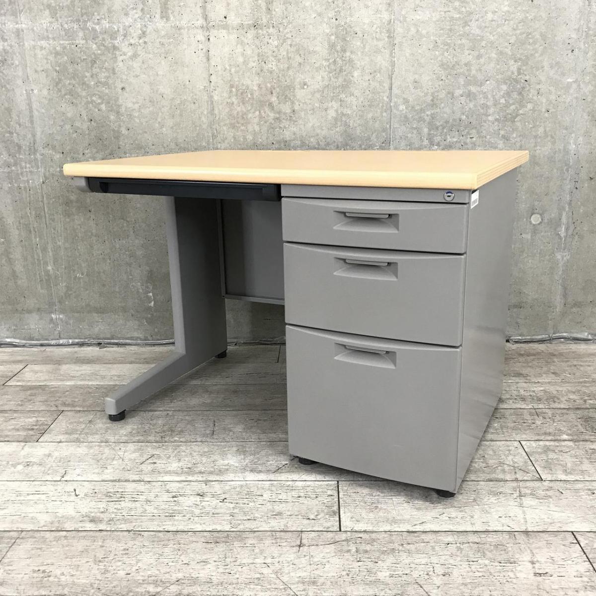 【在庫入替セール品】【定価約9万円】【定価約9万円】【幅1000㎜のコンパクトタイプ！使い勝手の良い３段収納の片袖机！】■イトーキ（ITOKI）製　CZNシリーズ　片袖机　■W1000㎜　■本体：ホワイトグレー　天板：木目調ナチュラル　■シリンダー錠
                        CZN デスク
                                    中古
            