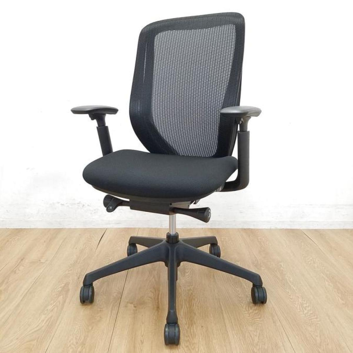 【包み込まれるような優しい座り心地！】■オカムラ製　シルフィーチェア　可動肘付　ブラック【AD】
                        シルフィーメッシュ
                                    中古
            