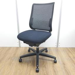 ★【K1】【商品入替のため、残り2脚限り】コクヨ製　ミトラシリーズ　ブラック　ホワイトフレーム　背面メッシュ　ランバー付　通気性の良いメッシュ仕様！　シンプルなデザインと快適な座り心地を誇る人気チェア！　肘無しローバックチェア！！