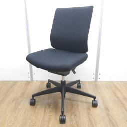 ★【K1】【T1】【商品入替のため、残り1脚限り】コクヨ製　ウィザード2　ブラック　ホワイトフレーム　ランバーサポート付　肘なし　ローバック　オフィスの王道！　納得の座り心地！　魔法のように売れ続けている定番のオフィスチェア！　肘無しローバックチェア！！