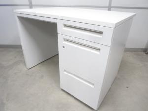 ☆2022年製！【状態良好！キレイなホワイトカラー！】■ウチダ　スカエナシリーズ　片袖デスク　W1000×D700×H720mm　ホワイト　■フリーアドレスオフィスにもフィットしやすいパネル脚デザイン！【UCHIDA　SCAENA】