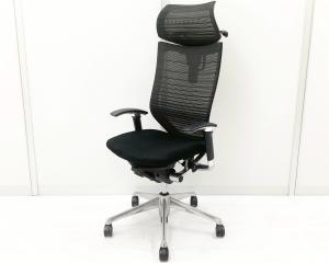 【限定2脚】人気のヘッドレスト付！数量限定入荷！【良い椅子は腰を守る投資です！】■オカムラ　バロンチェア 　可動肘付　ブラック　ヘッドレスト付　グラデーションメッシュ　ポリッシュフレーム　ハンガー付　■上質な座り心地を体感できます！