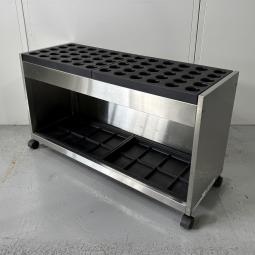 【キャスター付で移動も楽々！大容量60本分！オフィスやクリニックの入り口に必須の品です！】■コクヨ(KOKUYO)製　60本・60人分 (5×12マス)　傘立て　収納　■側面板あり　■シルバー　■キャスター脚