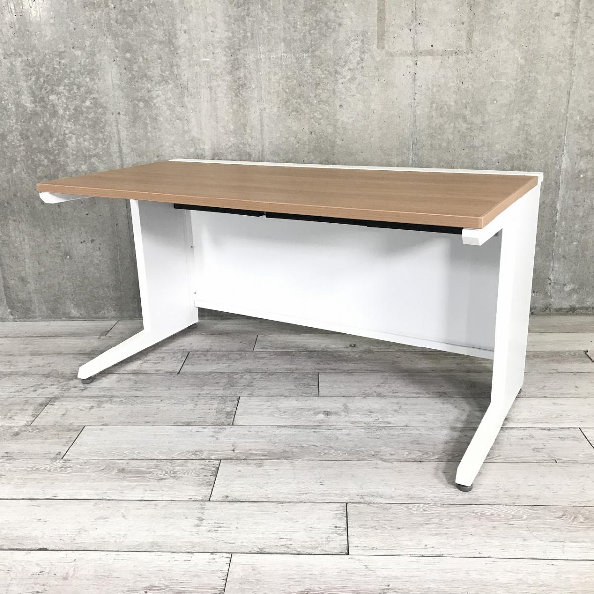 【定価約7万円】【落ち着いたカラーリングが人気の平机！おしゃれなオフィスを作りたい方必見！】■オカムラ(okamura)製　アドバンス(ADVANCE)シリーズ　平机　W1400㎜　引き出しなし　■天板：木目ナチュラル×本体：ネオホワイト
                        アドバンス
                                    中古
            