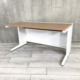 【落ち着いたカラーリングが人気の平机！おしゃれなオフィスを作りたい方必見！】■オカムラ(okamura)製　アドバンス(ADVANCE)シリーズ　平机　W1400㎜　引き出しなし　■天板：木目ナチュラル×本体：ネオホワイト