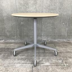 【大人気！昇降タイプのミーティングテーブル！キャスター付きで移動もラクラク！】/オススメ(おすすめ) /人気商品【弊社使用欄：A01046681】■オカムラ(okamura)製　アルトコーボウ(Alt KOBO)シリーズ　昇降テーブル　丸テーブル　ミーティングテーブル　W750×H700～1000㎜　■キャスター付　■木目ナチュラル