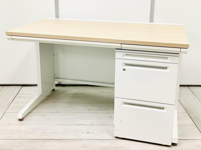 【清潔感のあるホワイトカラーの平机+ワゴンセット!スタンダードな幅1200㎜!】■オカムラ(OKAMURA)製 アドバンス(ADVANCE)シリーズ ■幅1200mm ■木目天板 ■ナチュラル ※ワゴンは在庫状況によってシリーズが変動致します。