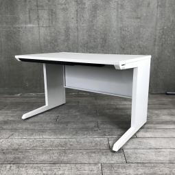【ベーシックで使いやすい！スタンダードな幅1200㎜のオフィスデスク！】■イトーキ(ITOKI)製　CZRシリーズ　平机　引き出し付き(左側)　■ホワイト【弊社使用欄：A01038922】【SN】