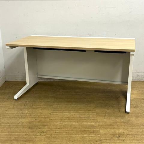 オカムラ　アドバンスデスク　平机　センター引出し無し　明るいナチュラル天板　ゆったりめのサイズのW1400　【愛知・名古屋・豊田・静岡・浜松】